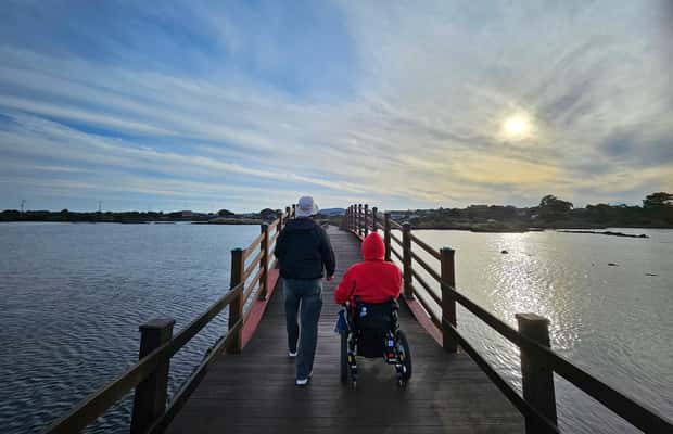 image n.1 of a trip to Jeju Island in a wheelchair (WHEELCHAIR TOUR) activity in Seogwipo-si, uploaded by supplier