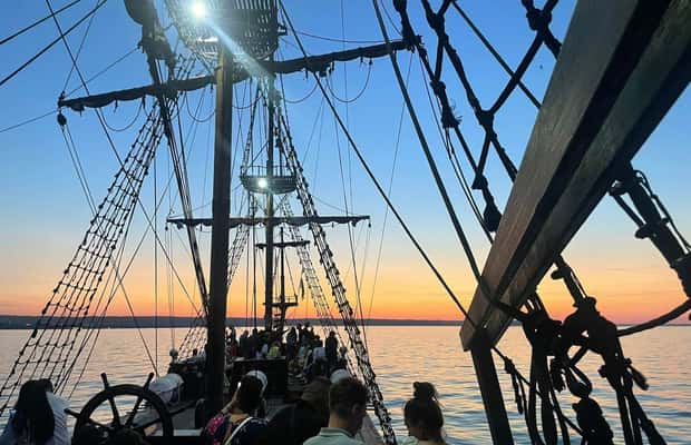 Obraz nr 1 z atrakcji Gdańsk: 20:30 Wieczorny rejs z muzyką na żywo na statku Black Pearl w Gdańsk, przesłany przez organizatora