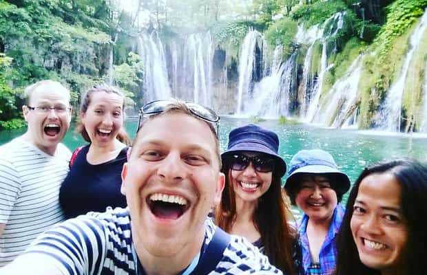 imagem n.1 de Zagreb: Visita guiada a Rastoke e aos Lagos Plitvice com ingresso atividade em Slunj, carregada pelo fornecedor