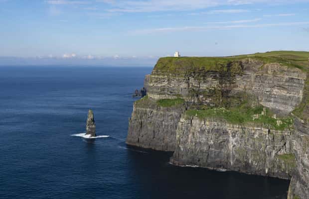 imagen n.º 1 de Desde Dublín: Galway + Crucero en barco por los Acantilados de Moher en español actividad en Galway, subida por el proveedor