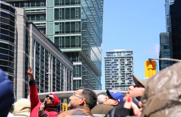 imagen n.º 1 de Toronto: Tour en autobús turístico con paradas libres y crucero por el puerto actividad en Toronto, subida por el proveedor