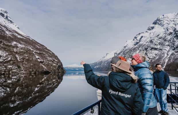 bild nr.1 av Från Ålesund: Vinterfjordkryssning till Geirangerfjorden aktivitet i Stranda, uppladdad av arrangören
