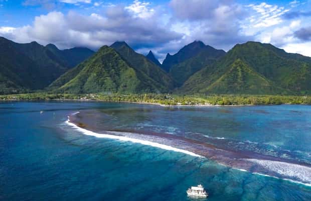 image n.1 of Tahiti: Teahupoo Wave Watching Tour activity in Papeete, uploaded by supplier