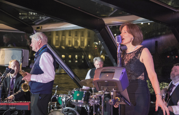 Image N°1 de Londres : Dîner-croisière sur la Tamise avec jazz en direct activité à Royaume-Uni, publiée par le prestataire
