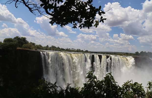 imagen n.º 1 de Lado de Zimbabue y Zambia :Tour guiado privado de las Cataratas actividad en Victoria Falls Town, subida por el proveedor