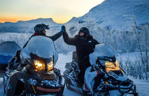 Abisko: Panorama-Snowmobile-Tour – Arktische Aussichten & Wintergenuss