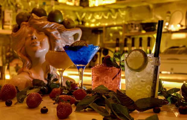 image n.1 of Barcelona: Cocktail Making Class with Tapas activity in Barcelona, uploaded by supplier