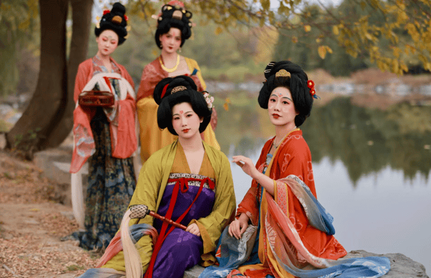 imagem n.1 de Hangzhou: Experiência de sessão fotográfica com roupas tradicionais Hanfu atividade em Hangzhou, carregada pelo fornecedor