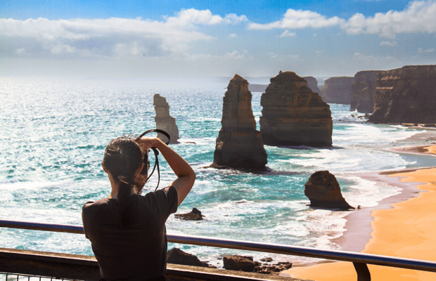 imagem n.1 de De Melbourne: Viagem de 1 dia com guia pela Great Ocean Road atividade em Melbourne, carregada pelo fornecedor