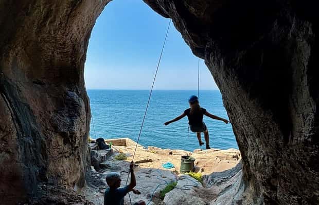 imagem n.1 de Peniche: Escalada nas maravilhosas falésias junto ao mar. Guia certificado. atividade em Peniche, carregada pelo fornecedor