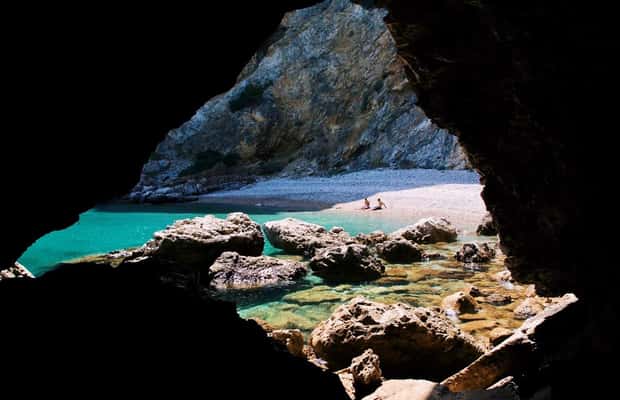 imagem n.1 de Sesimbra: Praias e Grutas Secretas atividade em Distrito de Lisboa, carregada pelo fornecedor