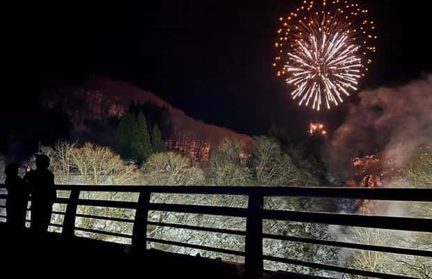 Yuzawa에서 아키타 유자와: 이글루와 거대한 고드름을 감상하는 겨울 야간 투어 액티비티의 1번 이미지, 공급업체 업로드