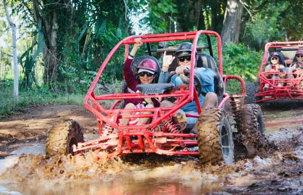 imagem n.1 de De Bayahibe: Passeio de meio dia de quadriciclo ou buggy 4X4 em La Romana atividade em Higüey, carregada pelo fornecedor