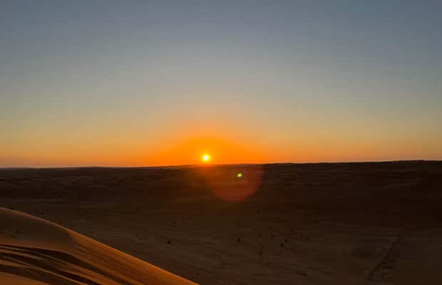 Obraz nr 1 z atrakcji Zachód słońca na pustyni Wahiba Sands i przygoda w Wadi Bani Khalid w Al-Mintakat asz-Szarkijja, przesłany przez organizatora