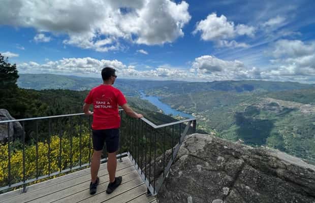 imagem n.1 de A partir do Porto: Tour de um dia em pequenos grupos ao Parque de Gerês com piquenique atividade em Região do Norte, Portugal, carregada pelo fornecedor