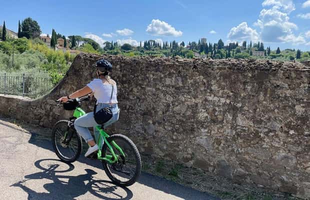 Immagine nº 1 di Firenze: Tour di mezza giornata in e-bike della campagna toscana con vino attività a Firenze, caricata dal fornitore