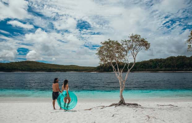 Image N°1 de Au départ de Rainbow Beach : visite en petit groupe de K'gari (île Fraser) activité à Queensland, publiée par le prestataire