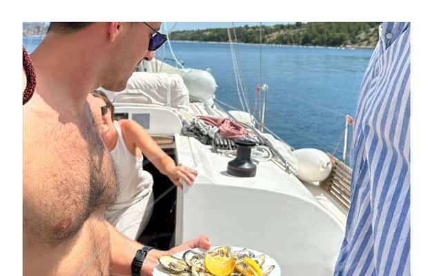 1. attēls no Šibenika: privāta dienas burāšana ar iespēju pasūtīt pusdienas aktivitātes Dalmācija, augšupielādējis partneris