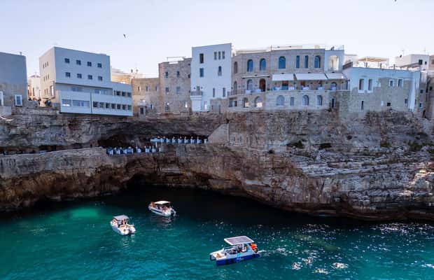 Image N°1 de Polignano a Mare : Excursion en bateau écologique avec plongée en apnée et grottes activité à les Pouilles, publiée par le prestataire