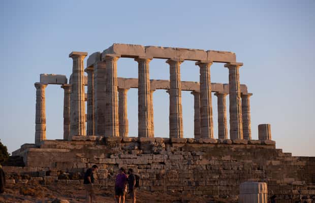 imagem n.1 de Atenas: Passeio ao pôr do sol no Cabo Sounion e no Templo de Poseidon atividade em Sunião, carregada pelo fornecedor