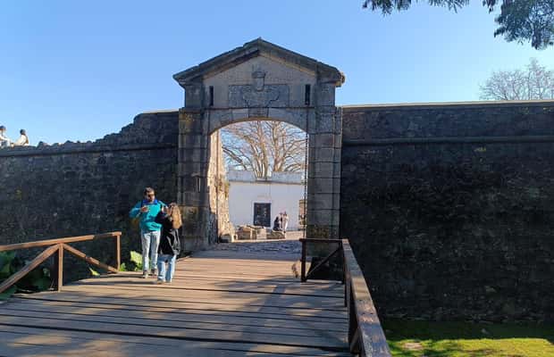 Immagine nº 1 di Colonia del Sacramento: tour della città a piedi e in furgone attività a Colonia del Sacramento, caricata dal fornitore