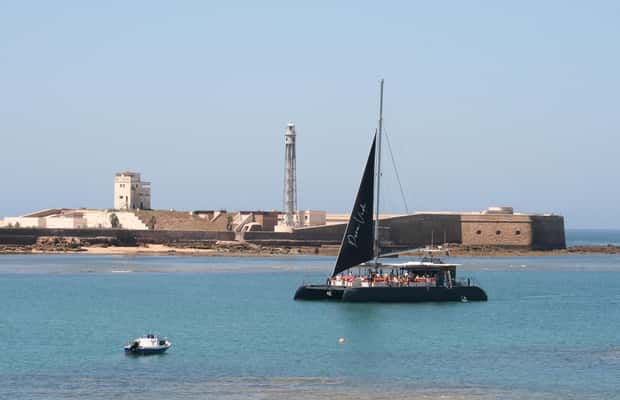 imagen n.º 1 de Cádiz: Excursión en Catamarán por la Bahía de Cádiz con Anfitrión actividad en Cádiz, subida por el proveedor