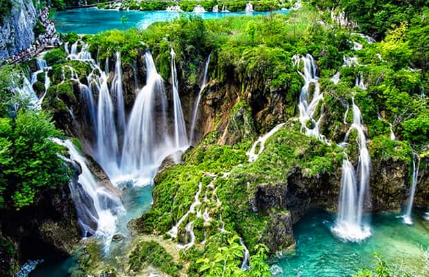 afbeelding n.1 van Vanuit Zagreb: Dagtrip Plitvice & Rastoke met gids en ticket activiteit in Slunj, geüpload door aanbieder