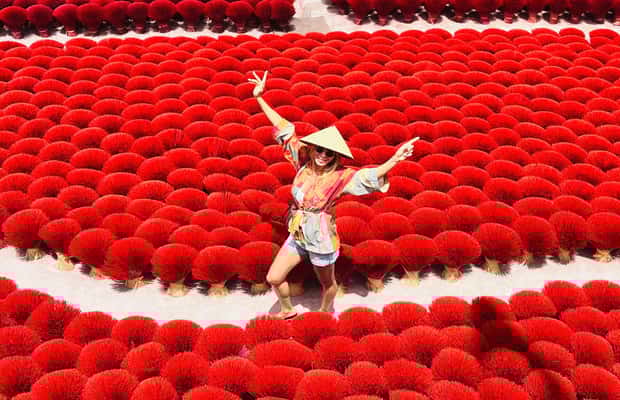 image n.1 of Hanoi: Incense Village, Hat, Lacquer Art & Train Street activity in Dong Bac, uploaded by supplier