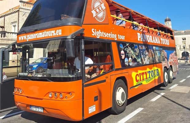 Immagine nº 1 di Dubrovnik: Bus Hop On Hop Off della città con 3 opzioni di tour attività a Dubrovnik, caricata dal fornitore