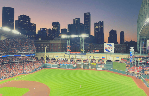 imagen n.º 1 de Houston: Partido de béisbol de los Houston Astros en el Minute Maid Park actividad en Houston, subida por el proveedor