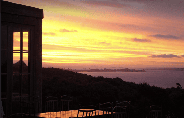 billede nr.1 af aktiviteten Waiheke Sunset Wine + Dine Scenic Tour i Nordøen, uploadet af udbyder