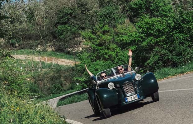 imagen n.º 1 de Desde Florencia | Excursión de un día al Chianti en un coche clásico actividad en Siena, subida por el proveedor