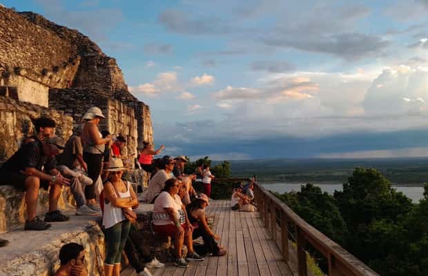 afbeelding n.1 van Flores: Yaxha Gedeelde Zonsondergang Tour met Vervoer & Gids activiteit in Flores, Guatemala, geüpload door aanbieder