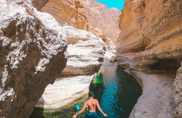 Obraz nr 1 z atrakcji Muscat: Prywatna wycieczka po Wadi Shab i Bimmah Sinkhole + bezpłatny lunch w Al-Mintakat asz-Szarkijja, przesłany przez organizatora