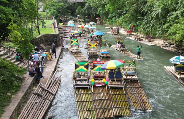 imagem n.1 de Montegobay: Passeio de rafting com massagem calcária atividade em Montego Bay, carregada pelo fornecedor