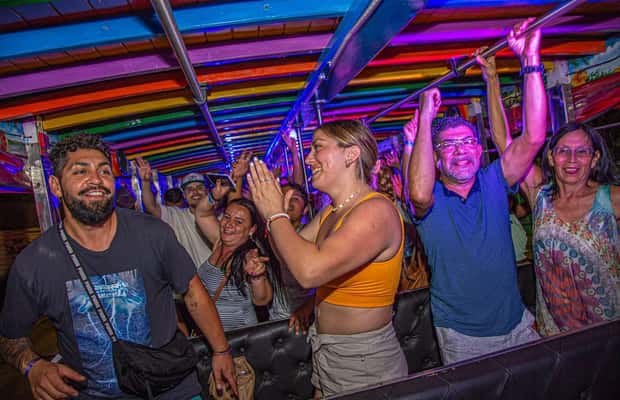 imatge núm.1 de l'activitat de Tour a Chiva Rumbera amb Música Festa i Diversió a Cartagena a Cartagena, penjada pel proveïdor