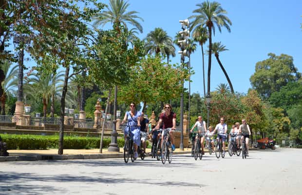 Image N°1 de Séville : Tour de ville à vélo ou en E-Bike activité à Séville, publiée par le prestataire