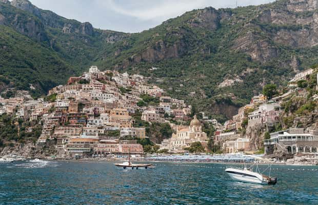 Image N°1 de Au départ de Sorrente : Excursion d'une journée en bateau à Amalfi et Positano activité à Campanie, publiée par le prestataire