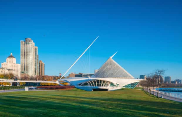 imagen n.º 1 de Tour privado a pie por el RiverWalk y el arte de Milwaukee actividad en Milwaukee, subida por el proveedor