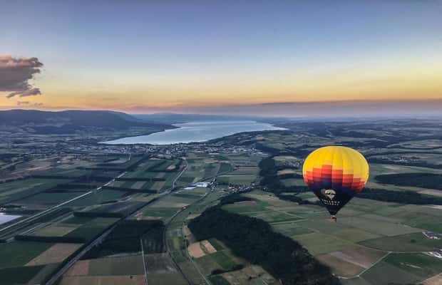 Image N°1 de Lausanne : vol en montgolfière avec fondue suisse activité à Canton de Vaud, publiée par le prestataire