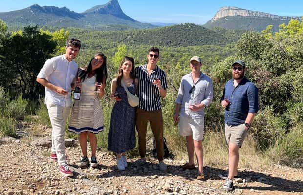 imagem n.1 de Montpellier: Excursão vinícola Pic Saint-Loup atividade em Sul da França, carregada pelo fornecedor
