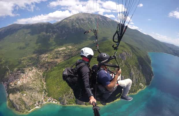 billede nr.1 af aktiviteten Paragliding ved Ohrid-søen i Den sydvestlige region, uploadet af udbyder