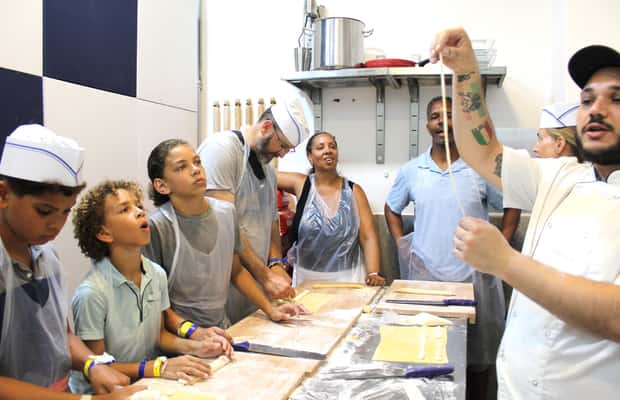 imagem n.1 de Nápoles: Aula de confeção de massas com entrada e bebida atividade em Nápoles, carregada pelo fornecedor