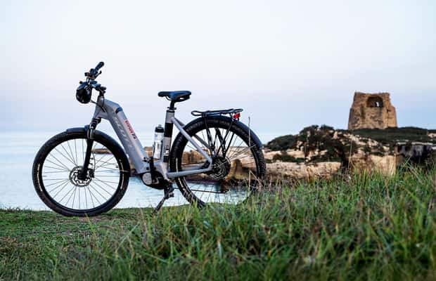 Immagine nº 1 di Tour autoguidato in EBIKE da Lecce, Grotta della Poesia, Otranto - 50 km attività a Otranto, caricata dal fornitore