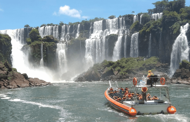 imagem n.1 de De Puerto Iguazu: Cataratas do Iguaçu argentinas com passeio de barco atividade em Puerto Iguazú, carregada pelo fornecedor