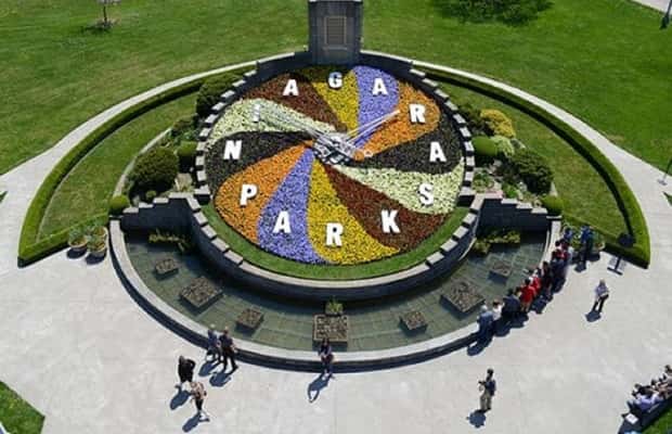 imagem n.1 de Grupo pequeno: Toronto, Montreal, Quebec e Niagara em 4 dias atividade em Cataratas do Niágara, Canadá, carregada pelo fornecedor