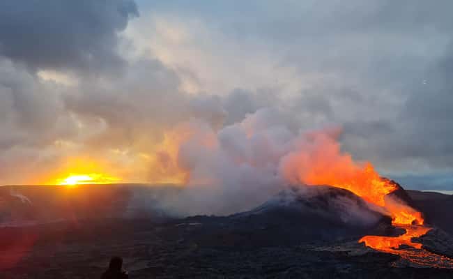 bild nr.2 av Från Reykjavík: Vandring med geolog till vulkanen Fagradalsfjall aktivitet i Reykjanes, uppladdad av arrangören