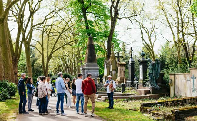 imagem n.2 de Colónia: Visita ao cemitério de Melaten Vida, Amor e Morte atividade em Colônia, Alemanha, carregada pelo fornecedor