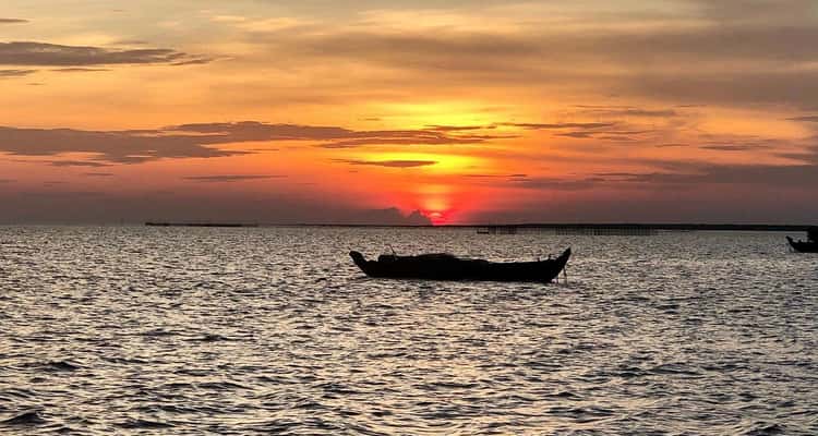 Kampong Phluk zonsondergang boot mangrovebos