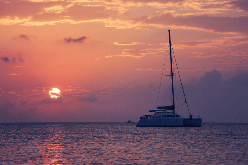 Malta: Sunset Sailing and Yoga Experience with Snacks